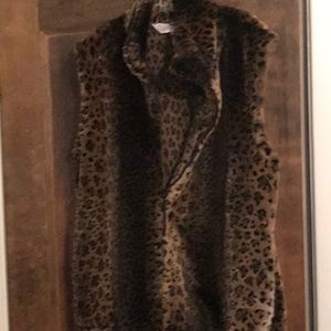 Coastlines faux fur vest animal print Large